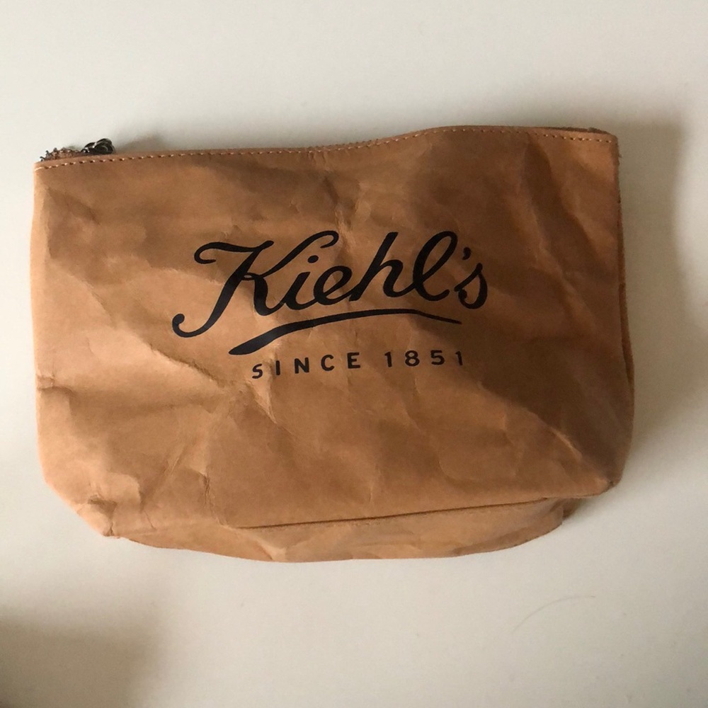 👝 Kiehl’s paper makeup case
